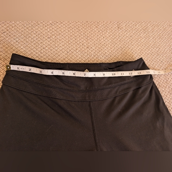 🎀 $5 Women's Adidas Black Capri Leggings - Picture 8 of 10